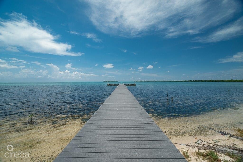 Little Cayman - Kingston Bight - Investment Opportunity - Image 1