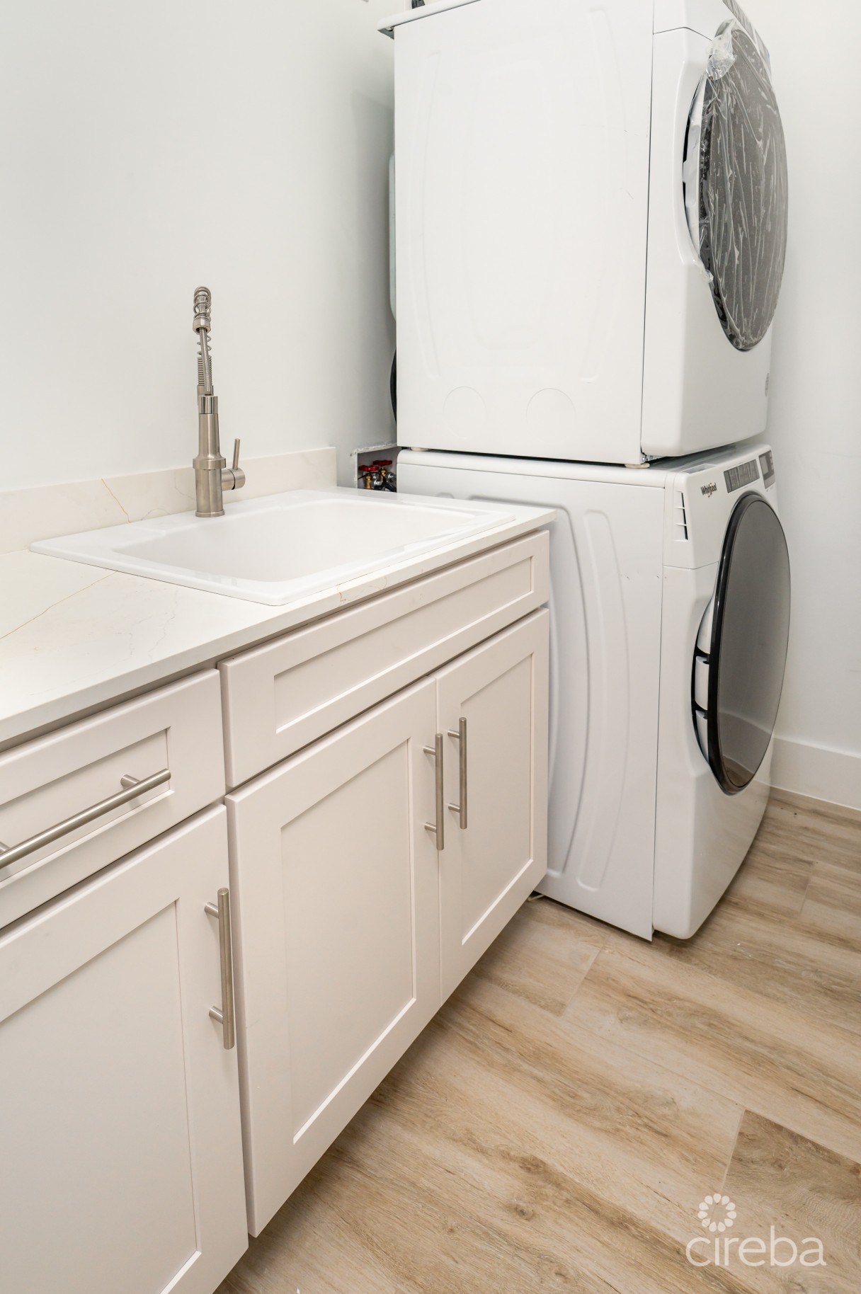 Lavania Court - Gated - Large 2 Bed 2.5 Bath Townhomes - Image 5