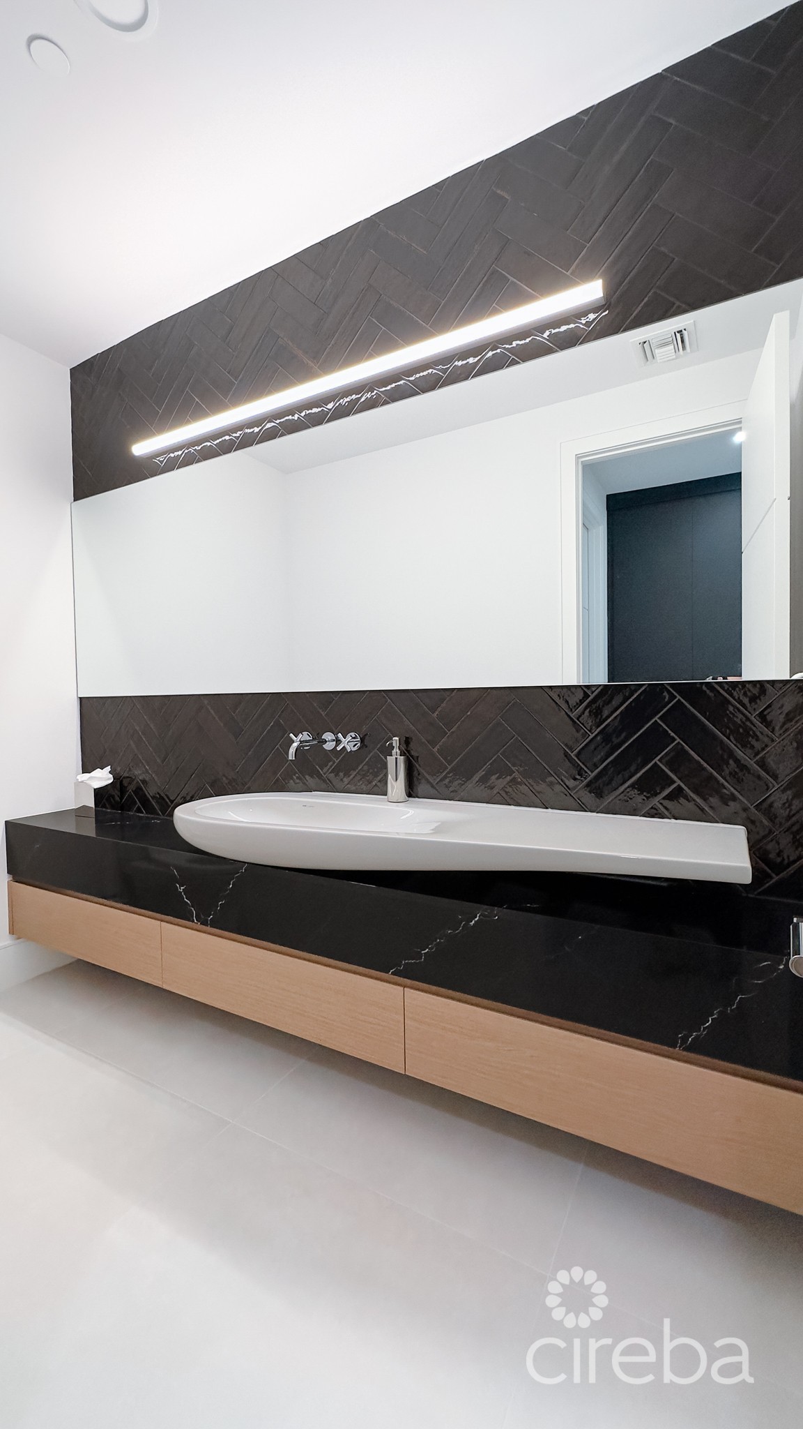 Aqua Residence 7 - Luxury Seven Mile Beach Condo (fully Furnished) - Image 19