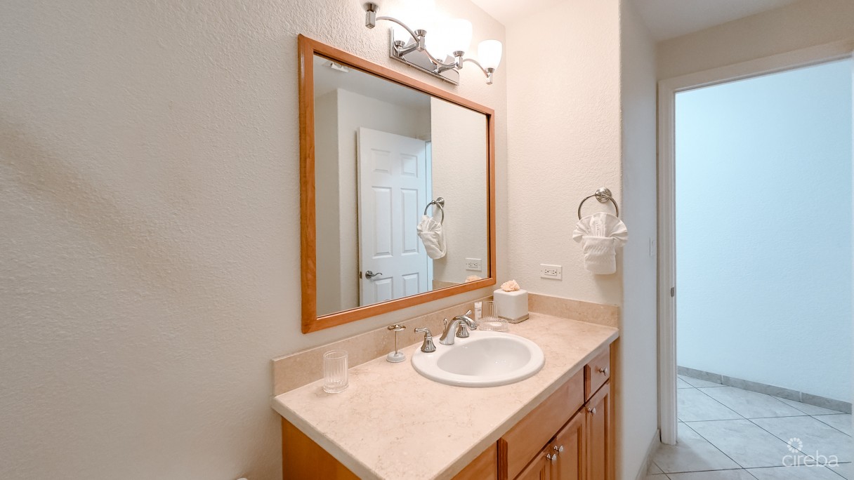 South Bay Beach Club - Image 21
