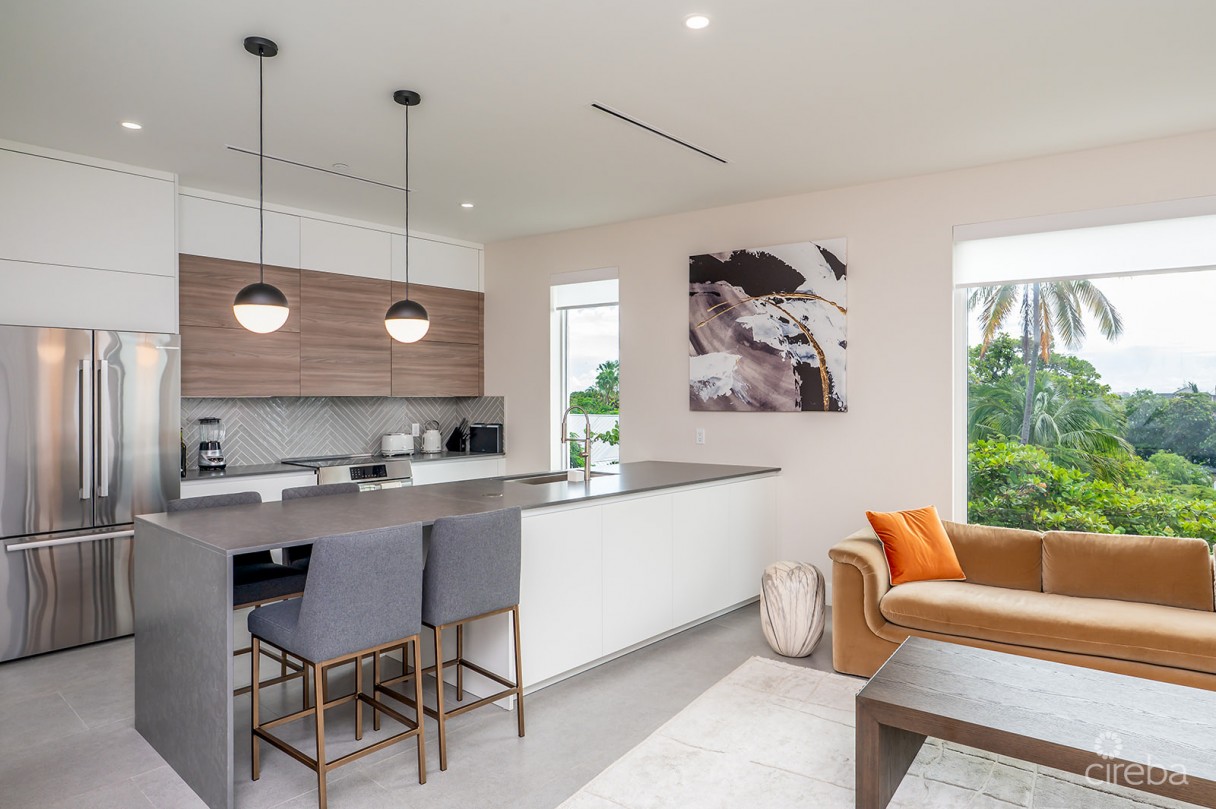 Point West Unit #10 - One Bed Garden View - Image 3