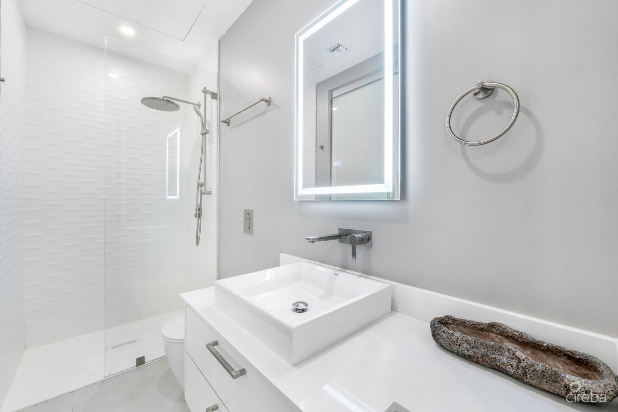 Harbour Walk Residences | Chic 1-bed - Image 5