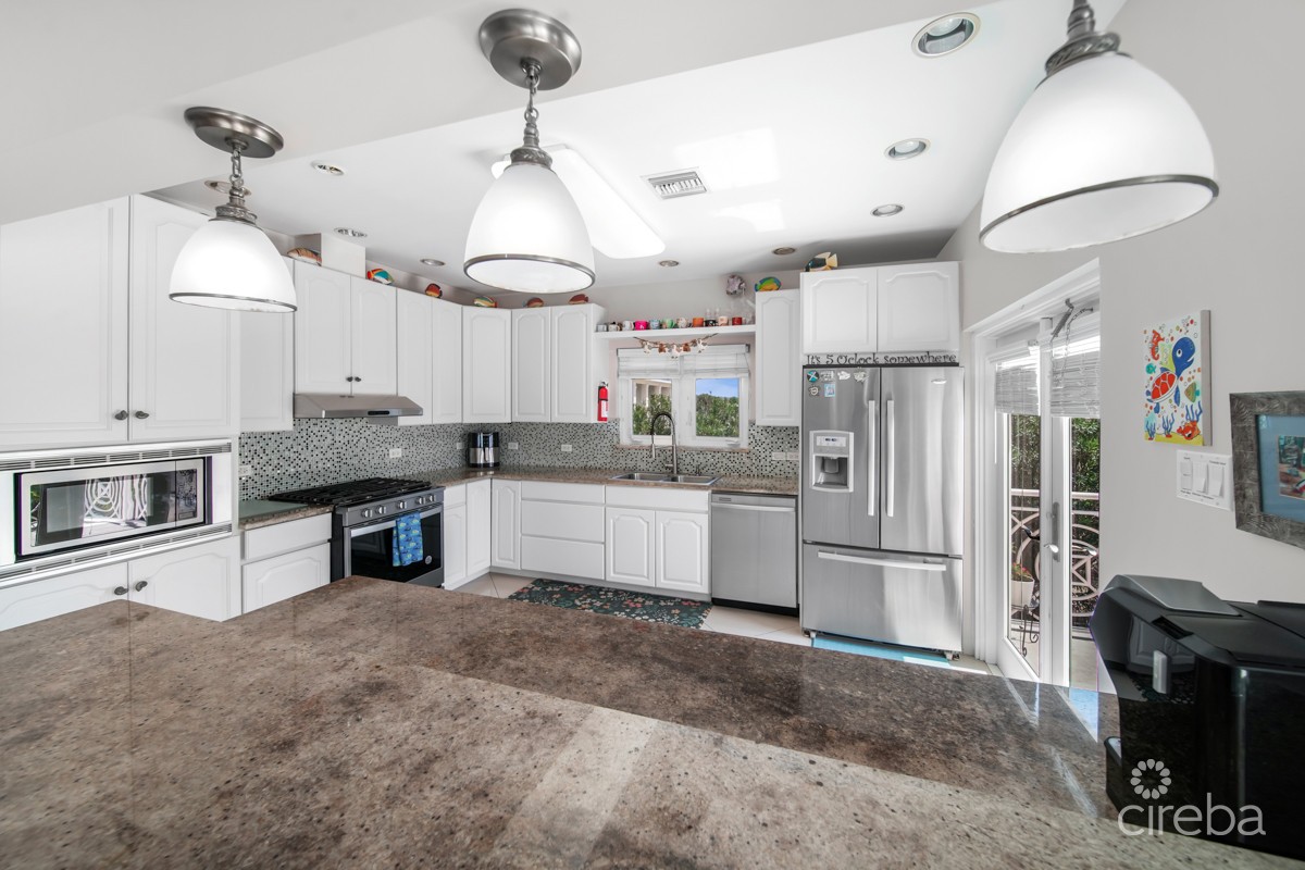 Spotters Lair - Image 5