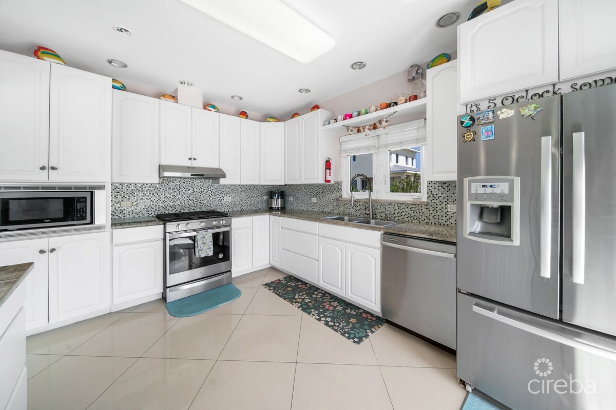 Spotters Lair - Image 6