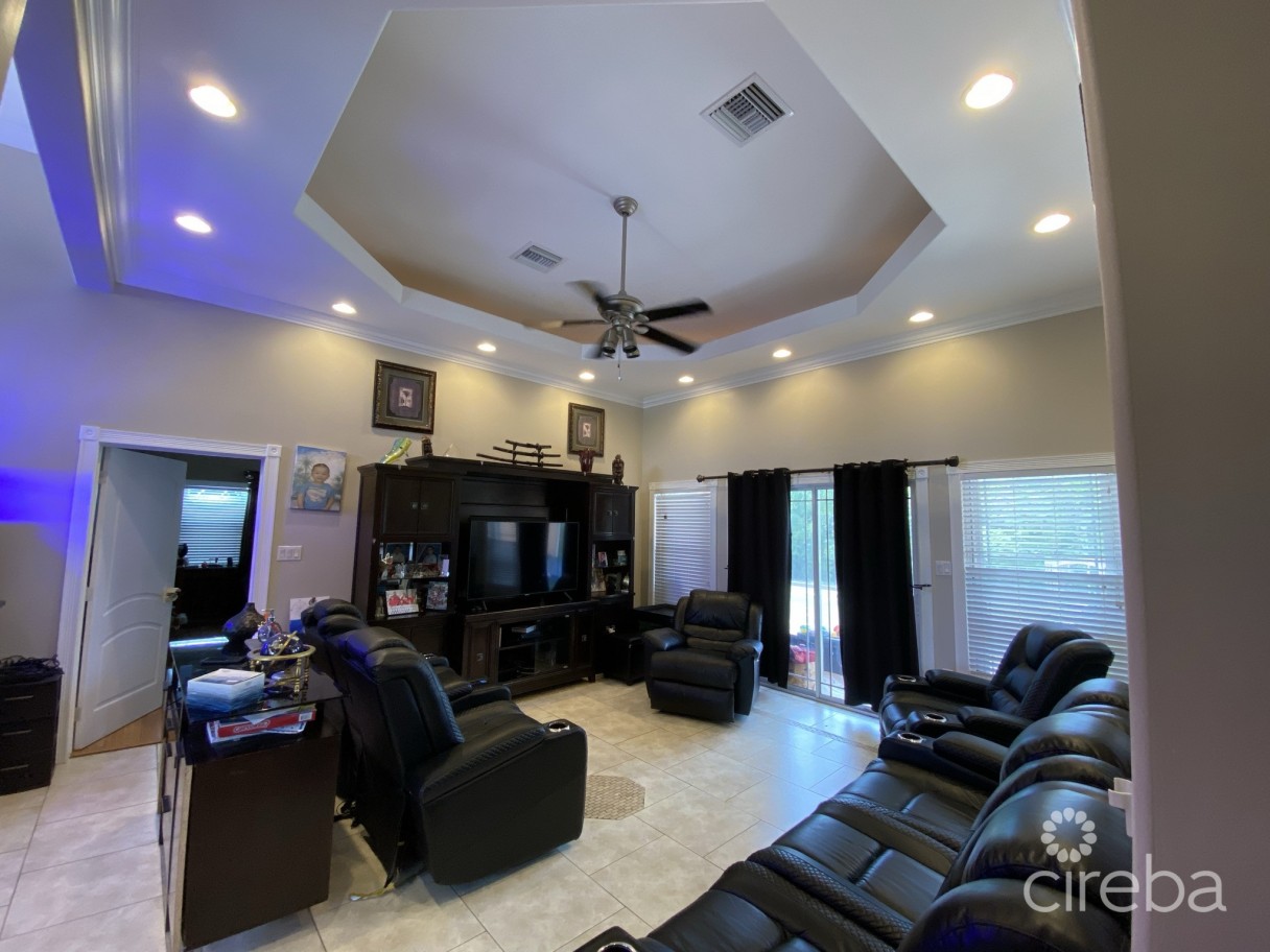 Paradise Palms - Image 11