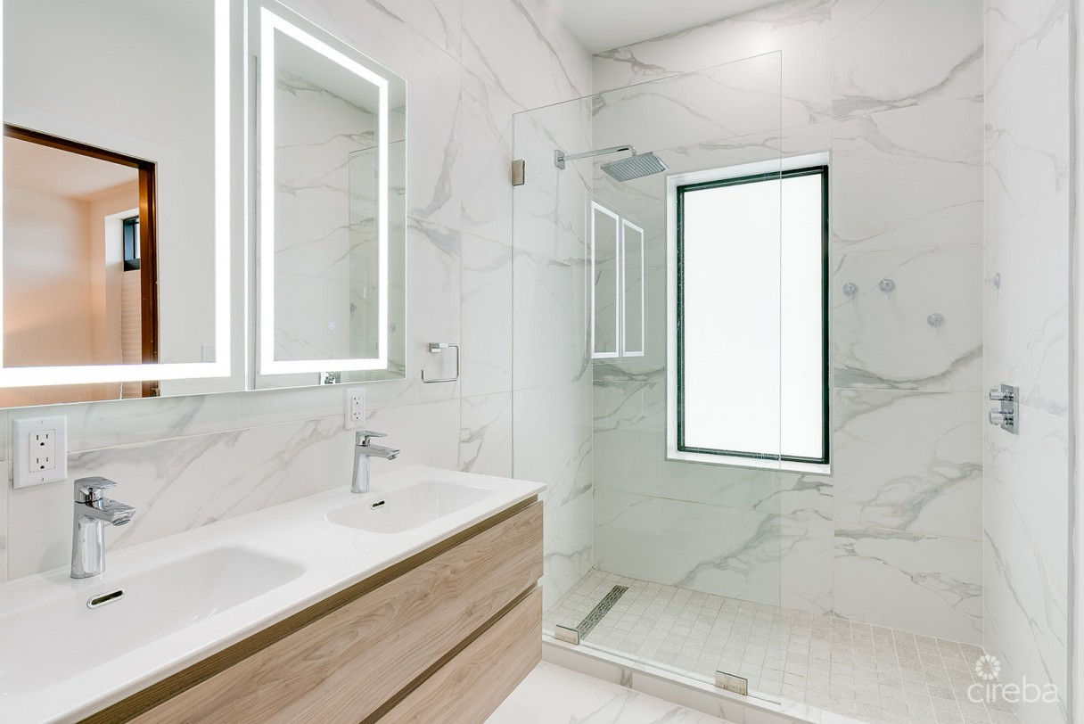 Bahia 4 Bedroom - Image 8