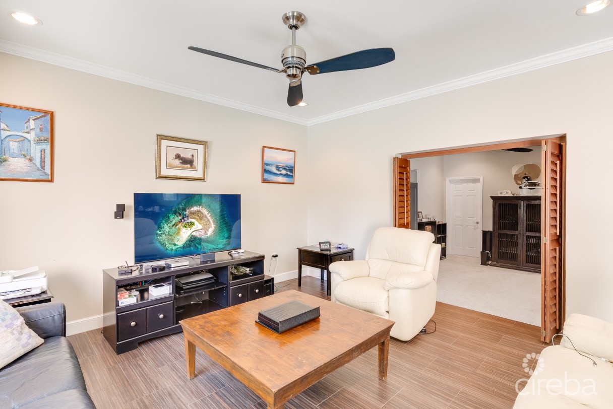 Cypress Pointe Family Home - Image 4