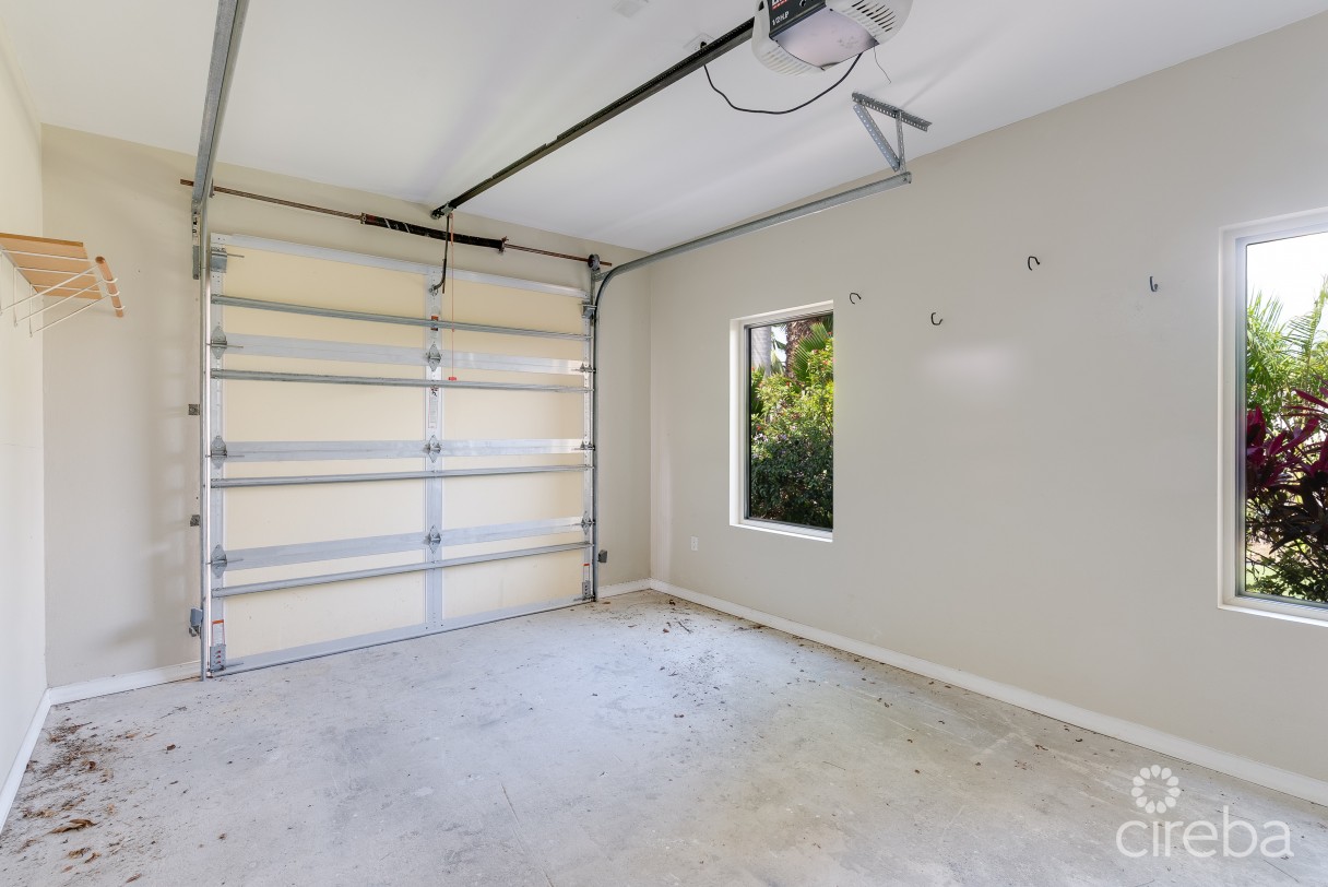 Cypress Pointe Family Home - Image 6
