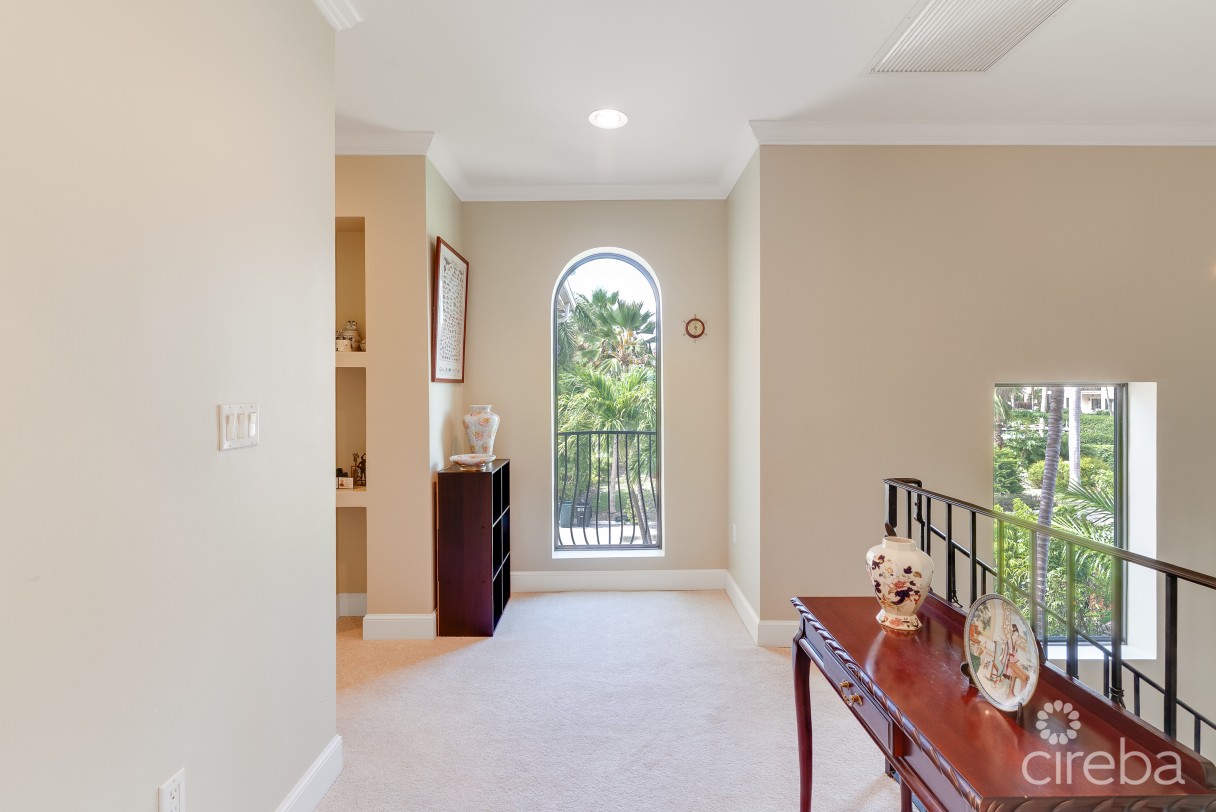 Cypress Pointe Family Home - Image 8