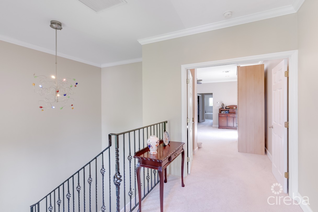 Cypress Pointe Family Home - Image 9