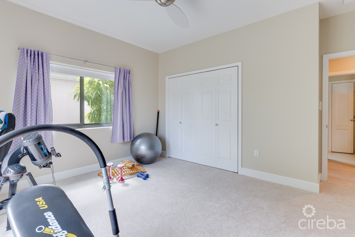 Cypress Pointe Family Home - Image 13