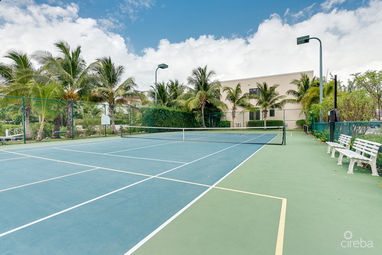 Cypress Pointe Family Home - Image 18