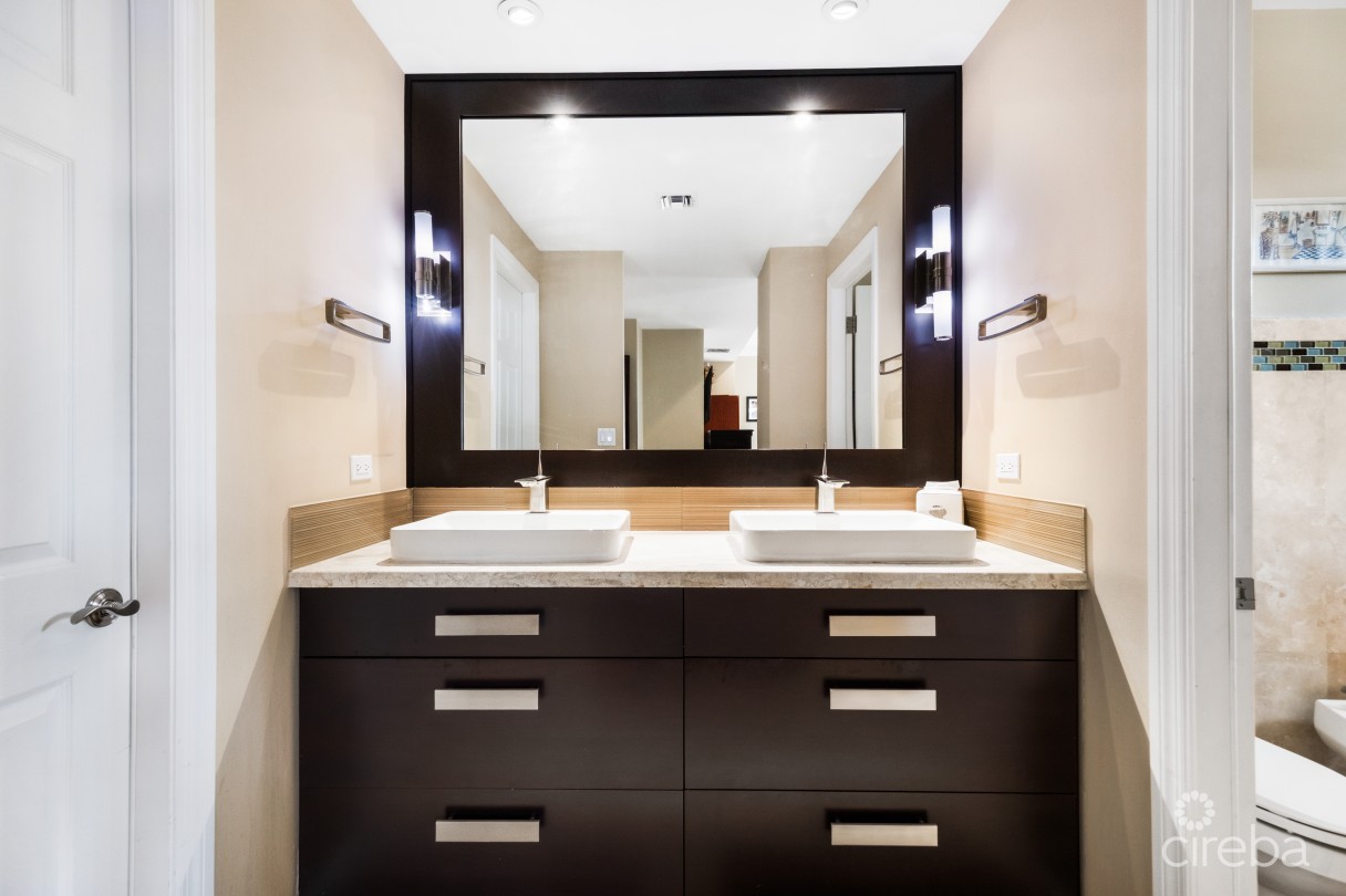 Britannia Kings Court 2bed With Dock - Image 10