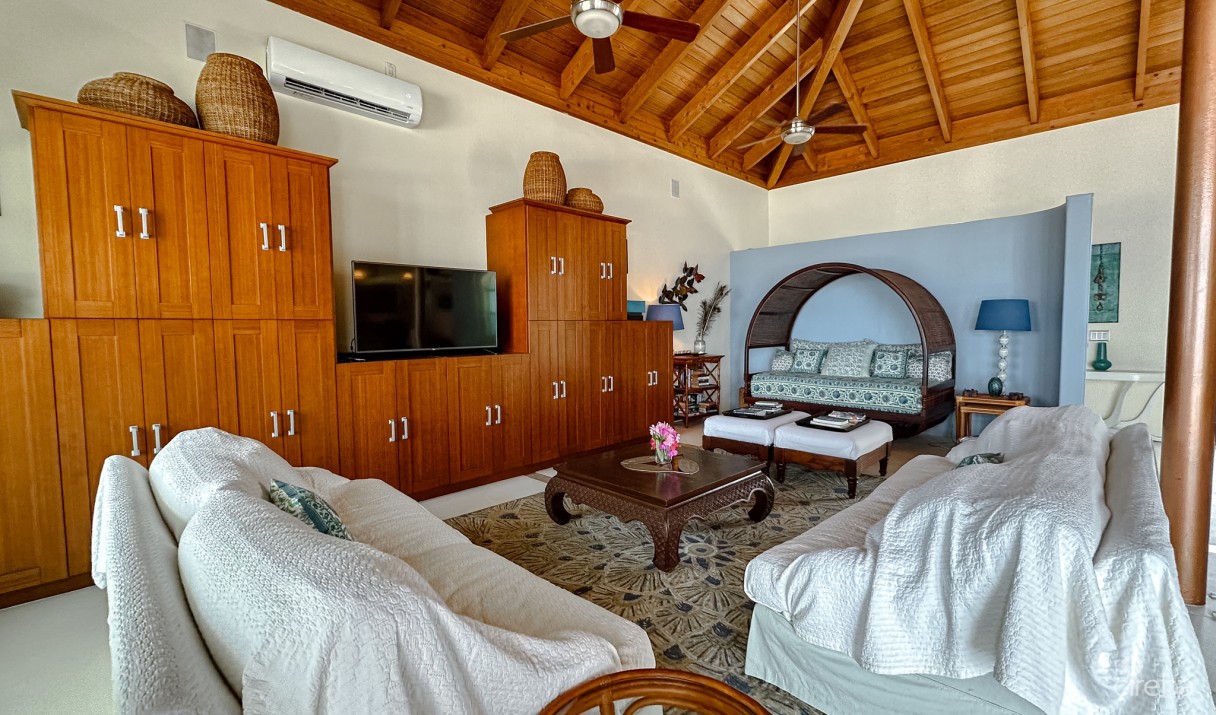 Little Cayman Beachfront Home With Pool - Image 10