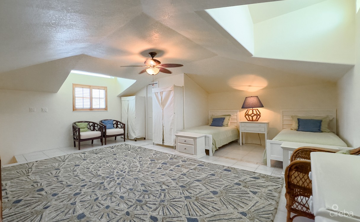 Little Cayman Beachfront Home With Pool - Image 32