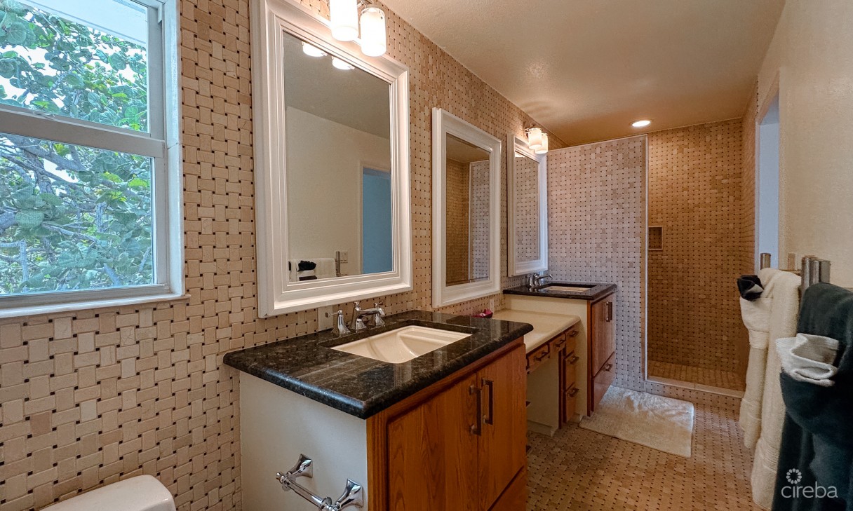 Little Cayman Beachfront Home With 2 Lots And Pool - Image 22