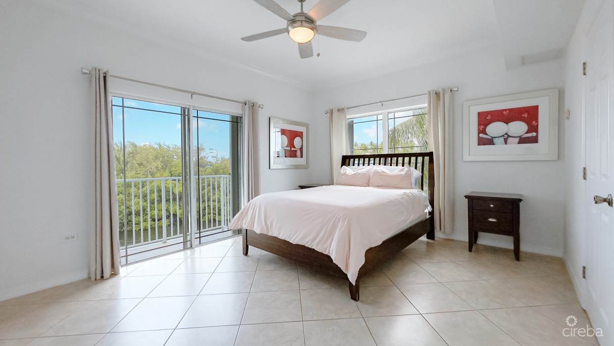 Coastal Escape Waterfront Townhouse - Image 7