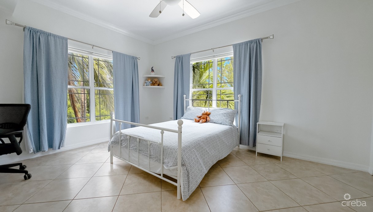 Coastal Escape Waterfront Townhouse - Image 8