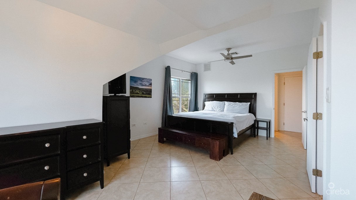 Coastal Escape Waterfront Townhouse - Image 9