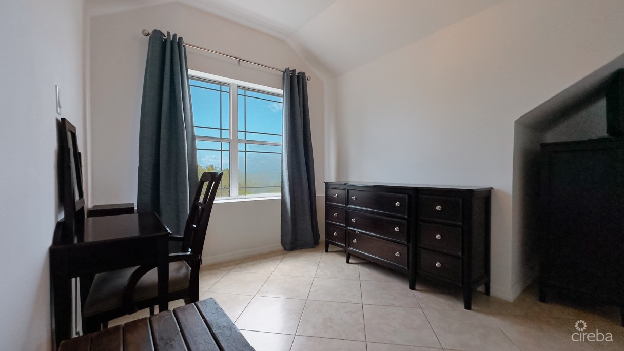 Coastal Escape Waterfront Townhouse - Image 11