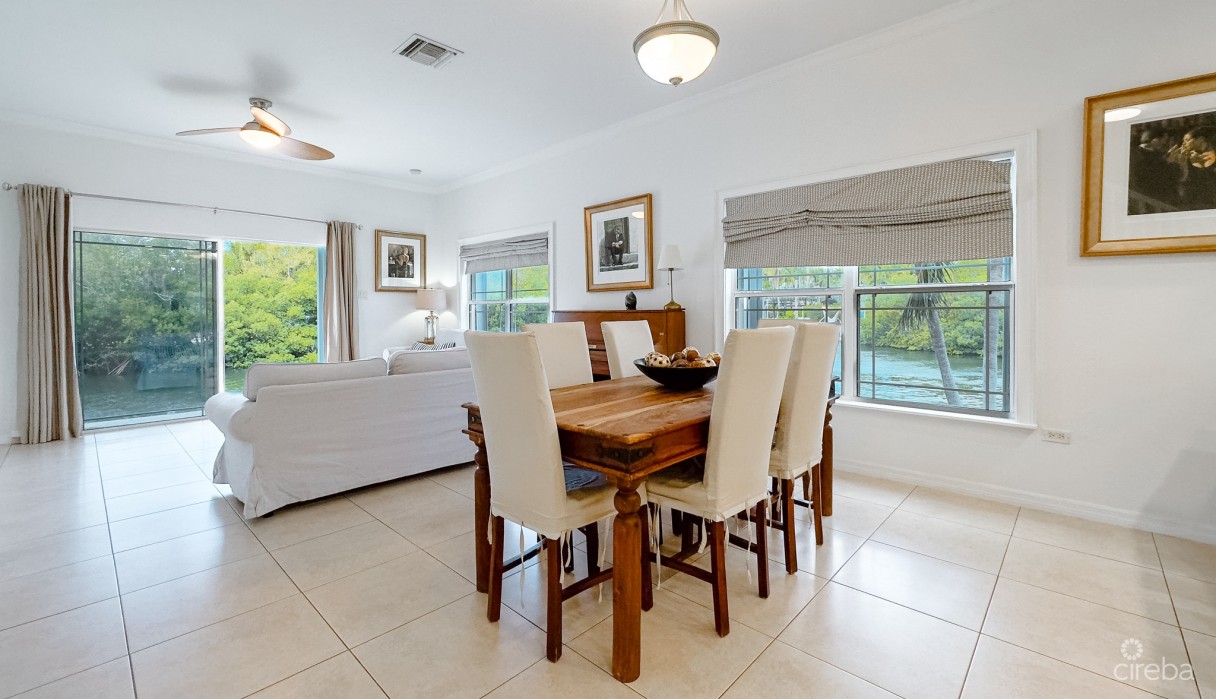 Coastal Escape Waterfront Townhouse - Image 4