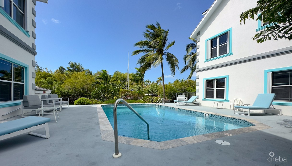 Coastal Escape Waterfront Townhouse - Image 15