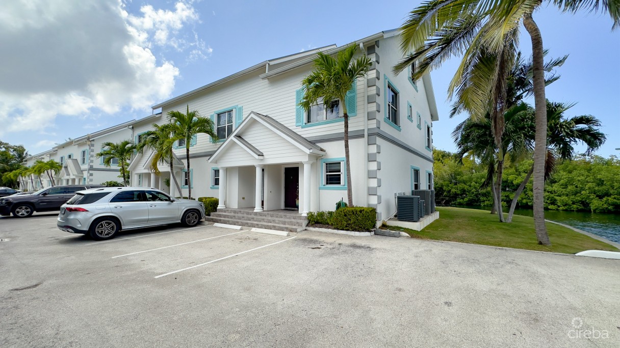 Coastal Escape Waterfront Townhouse - Image 14