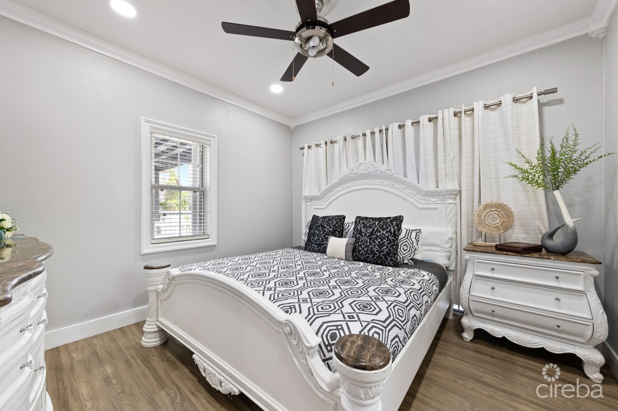 Single Family Gem In North Sound Estates - Image 10