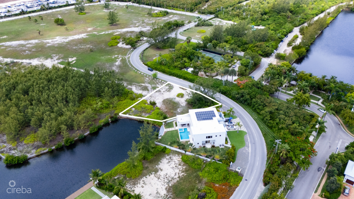 Yacht Club Canal Front Parcel - Image 1