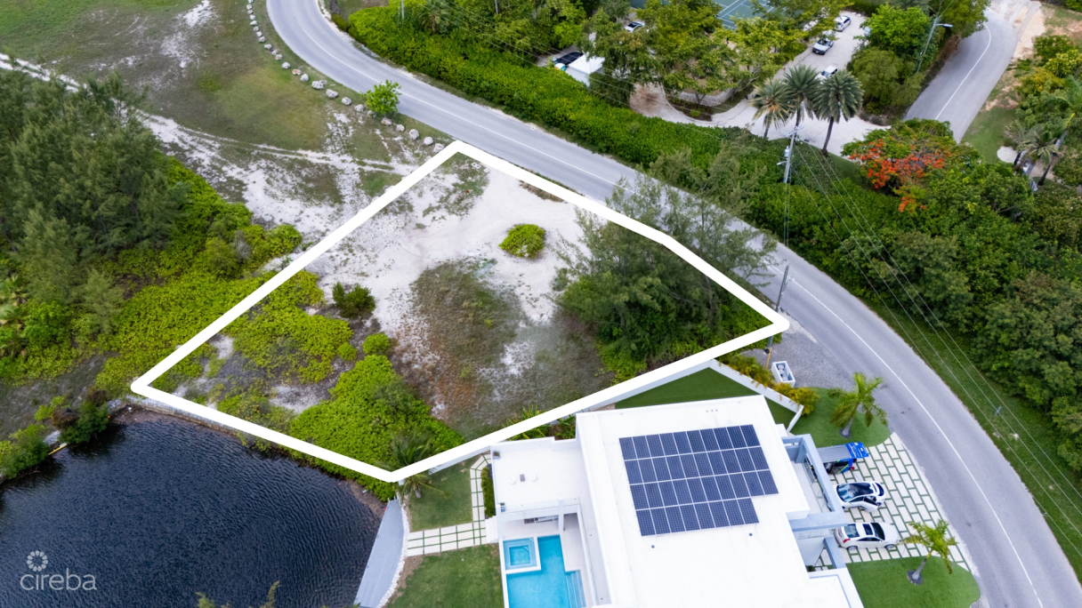 Yacht Club Canal Front Parcel - Image 3