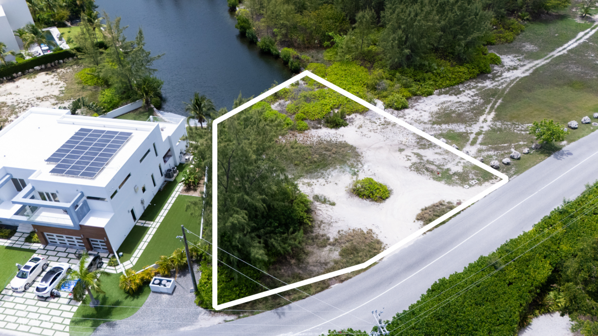 Yacht Club Canal Front Parcel - Image 7