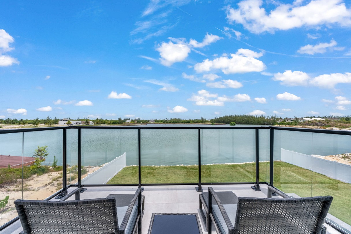 Auburn Bay 3, Canal Front Home - Image 9