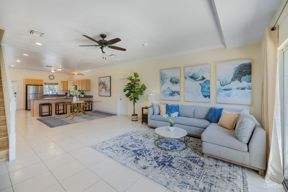 Paradise Point | 3-bed, 2.5-bath Oceanfront Townhouse | West Bay - Image 1