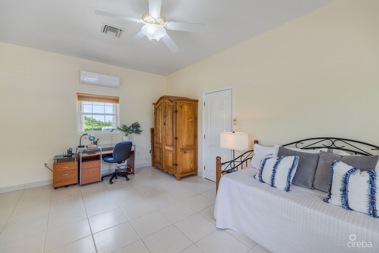 Paradise Point | 3-bed, 2.5-bath Oceanfront Townhouse | West Bay - Image 7