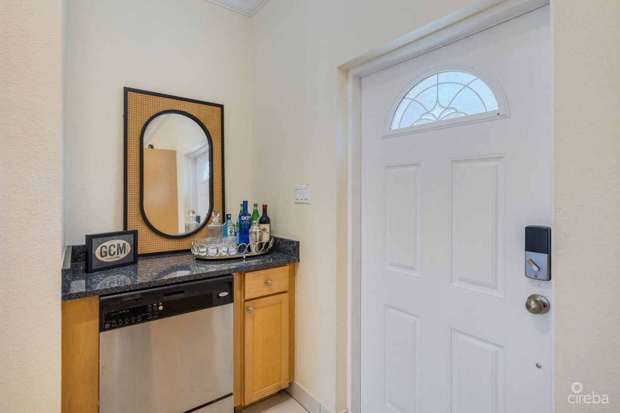 Paradise Point | 3-bed, 2.5-bath Oceanfront Townhouse | West Bay - Image 8