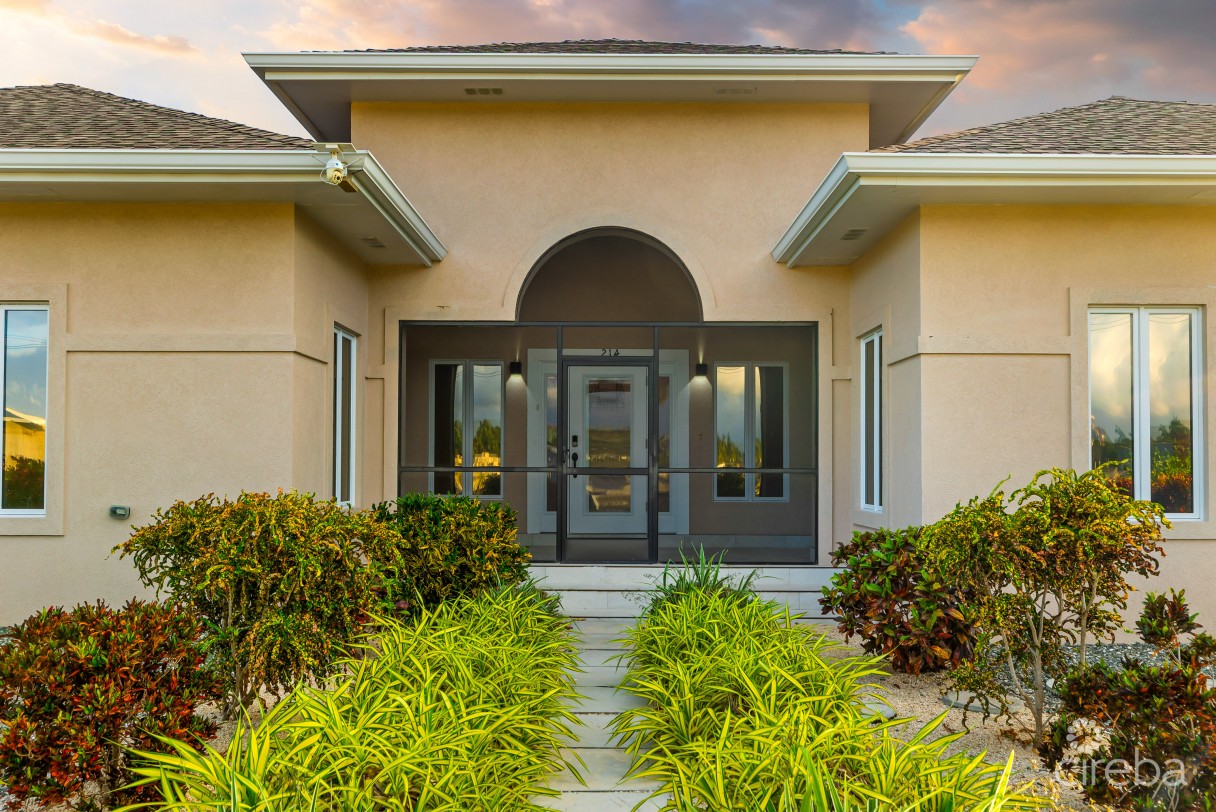 Fully Remodeled 3br Family Home In North Sound Estates - Image 3