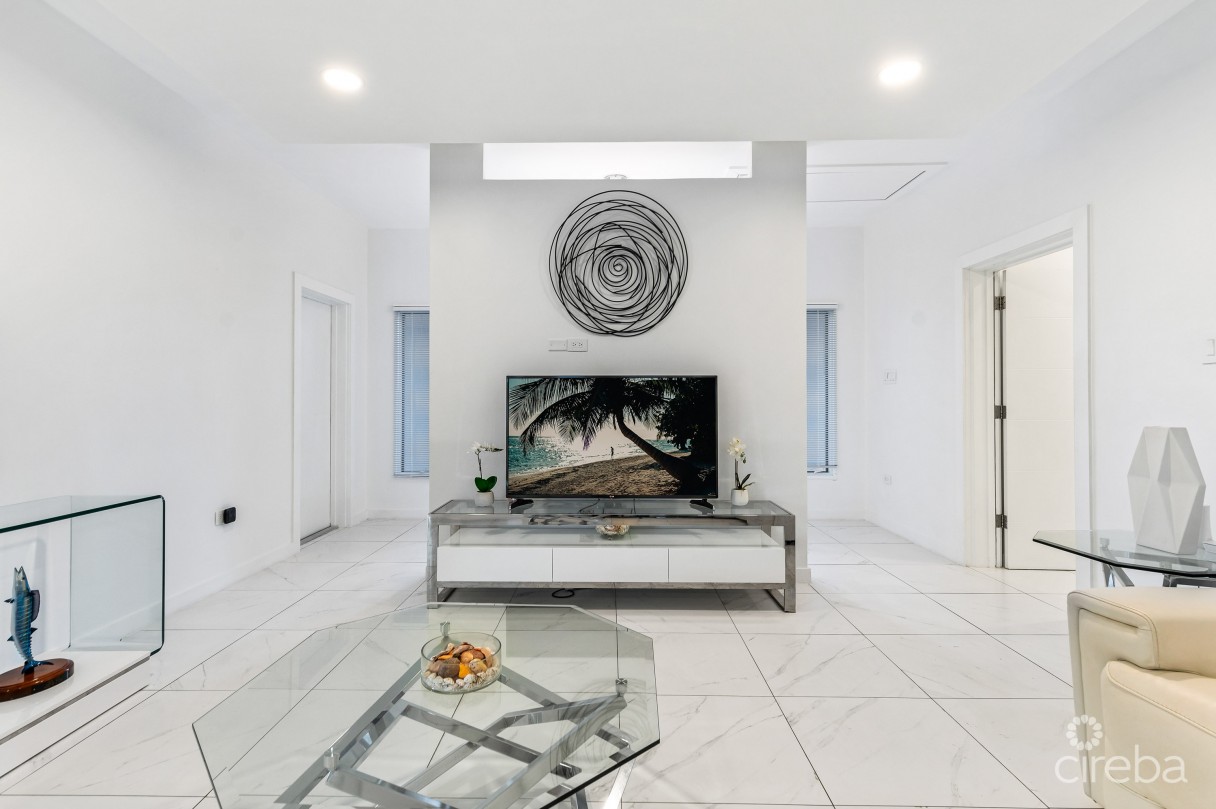 Fully Remodeled 3br Family Home In North Sound Estates - Image 8