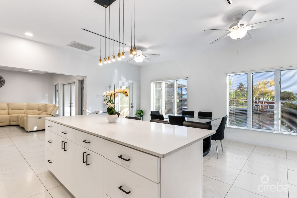 Fully Remodeled 3br Family Home In North Sound Estates - Image 10