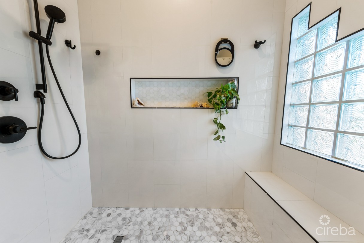 Fully Remodeled 3br Family Home In North Sound Estates - Image 15