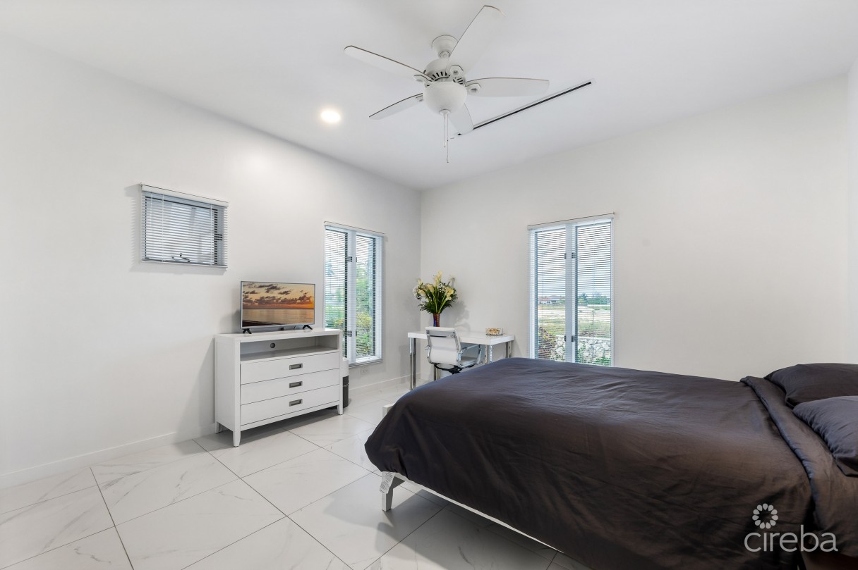 Fully Remodeled 3br Family Home In North Sound Estates - Image 17