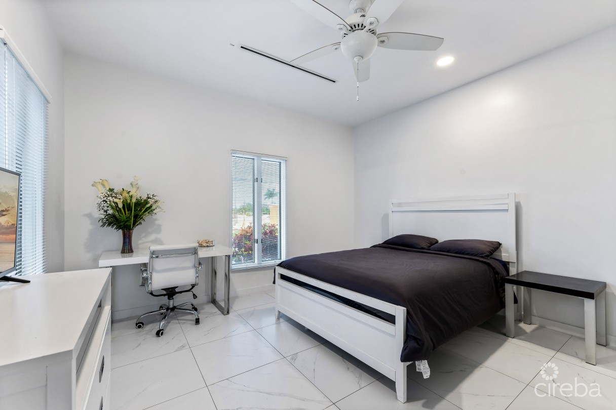 Fully Remodeled 3br Family Home In North Sound Estates - Image 18