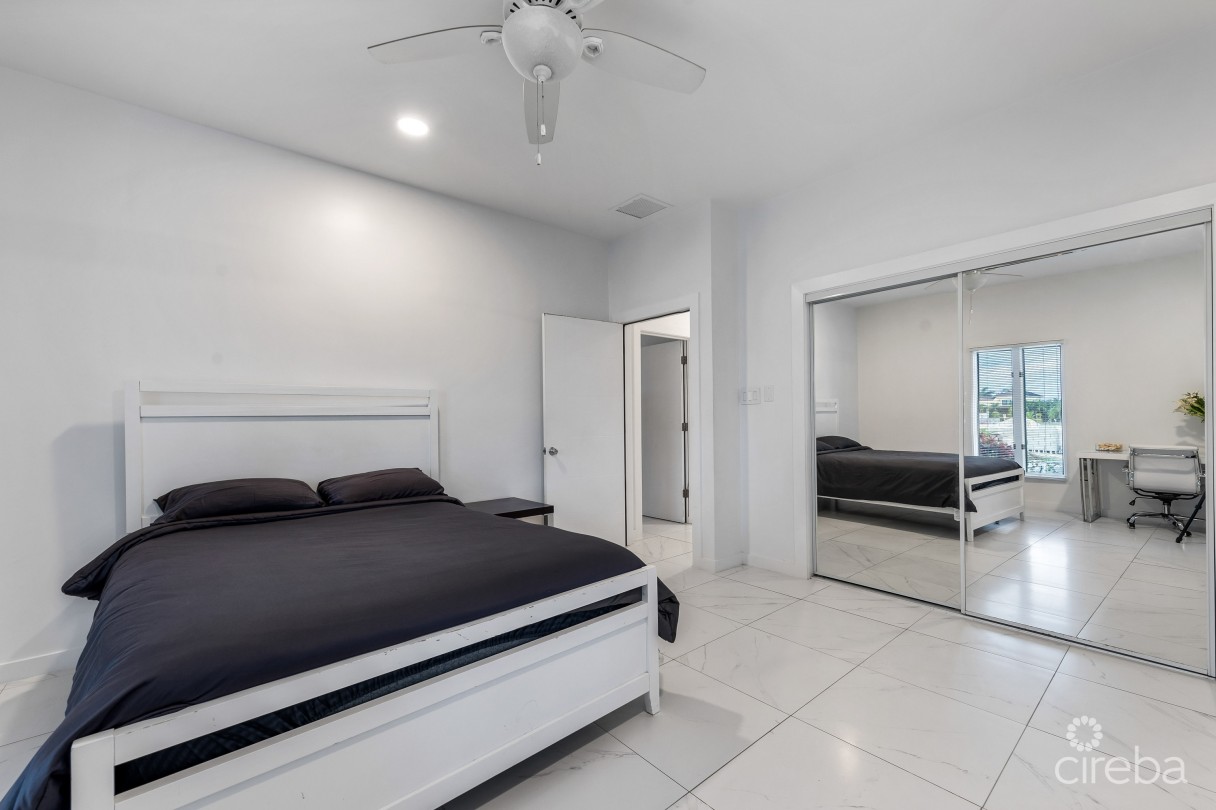 Fully Remodeled 3br Family Home In North Sound Estates - Image 19