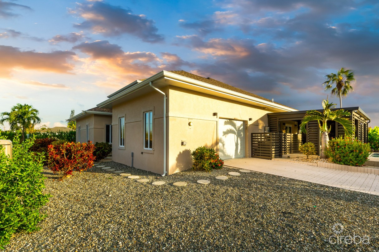 Fully Remodeled 3br Family Home In North Sound Estates - Image 24