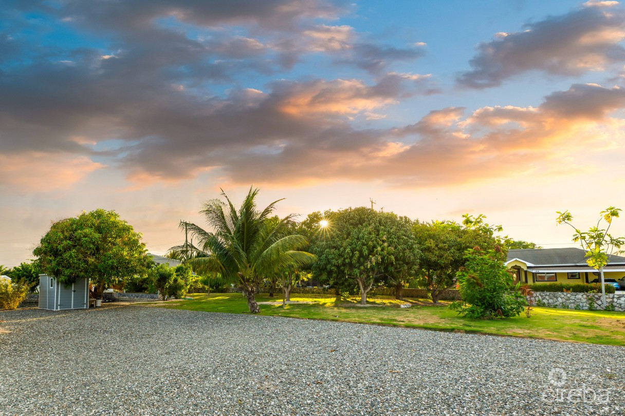 Fully Remodeled 3br Family Home In North Sound Estates - Image 27