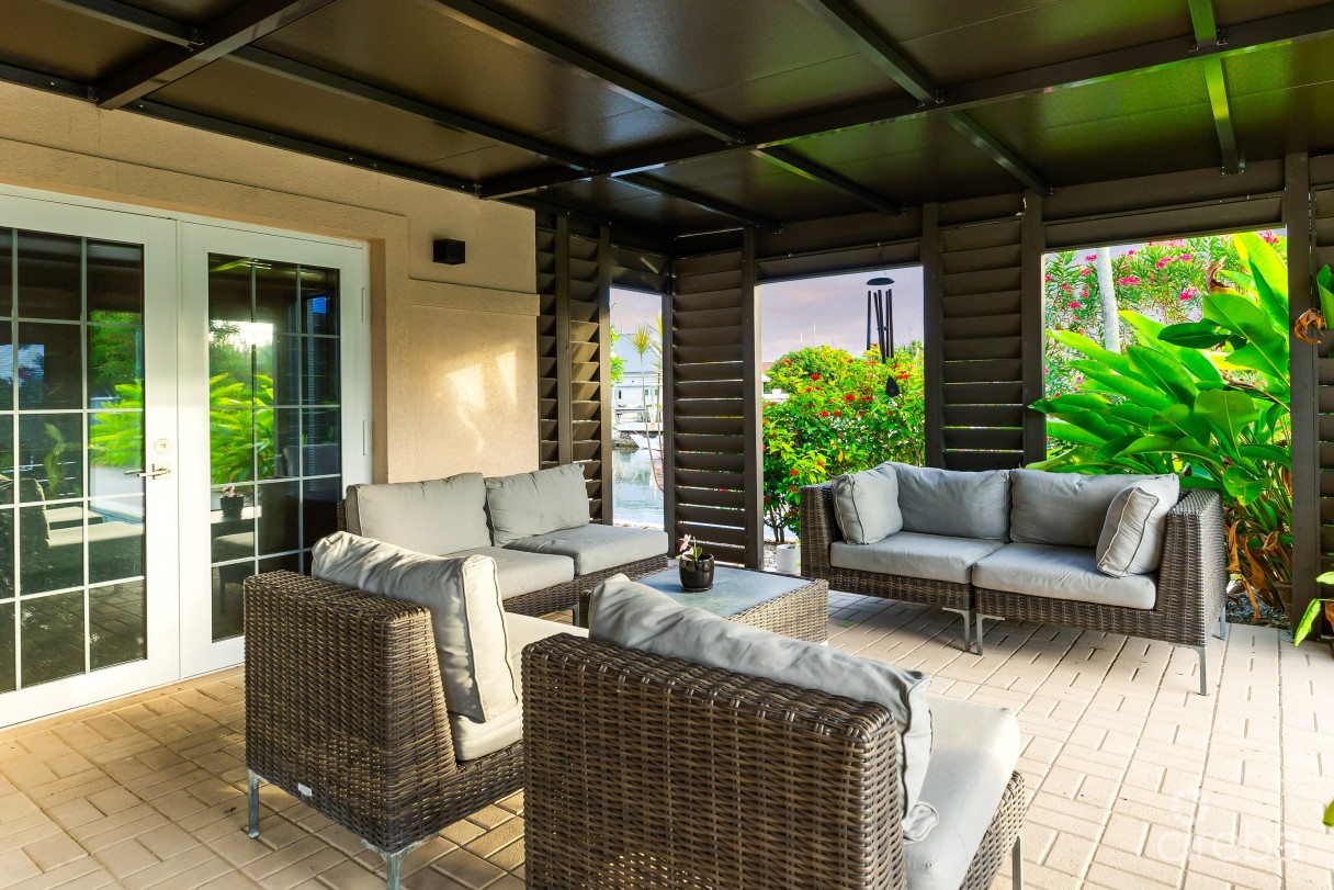 Fully Remodeled 3br Family Home In North Sound Estates - Image 29