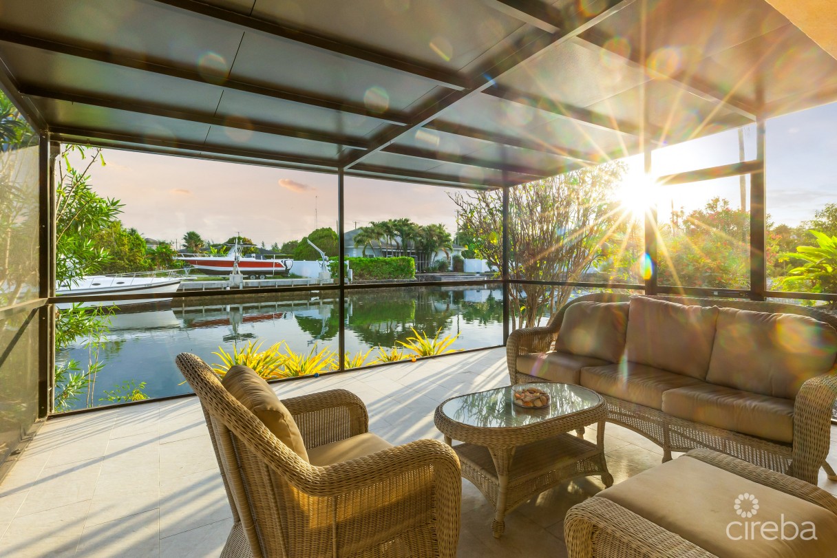 Fully Remodeled 3br Family Home In North Sound Estates - Image 30