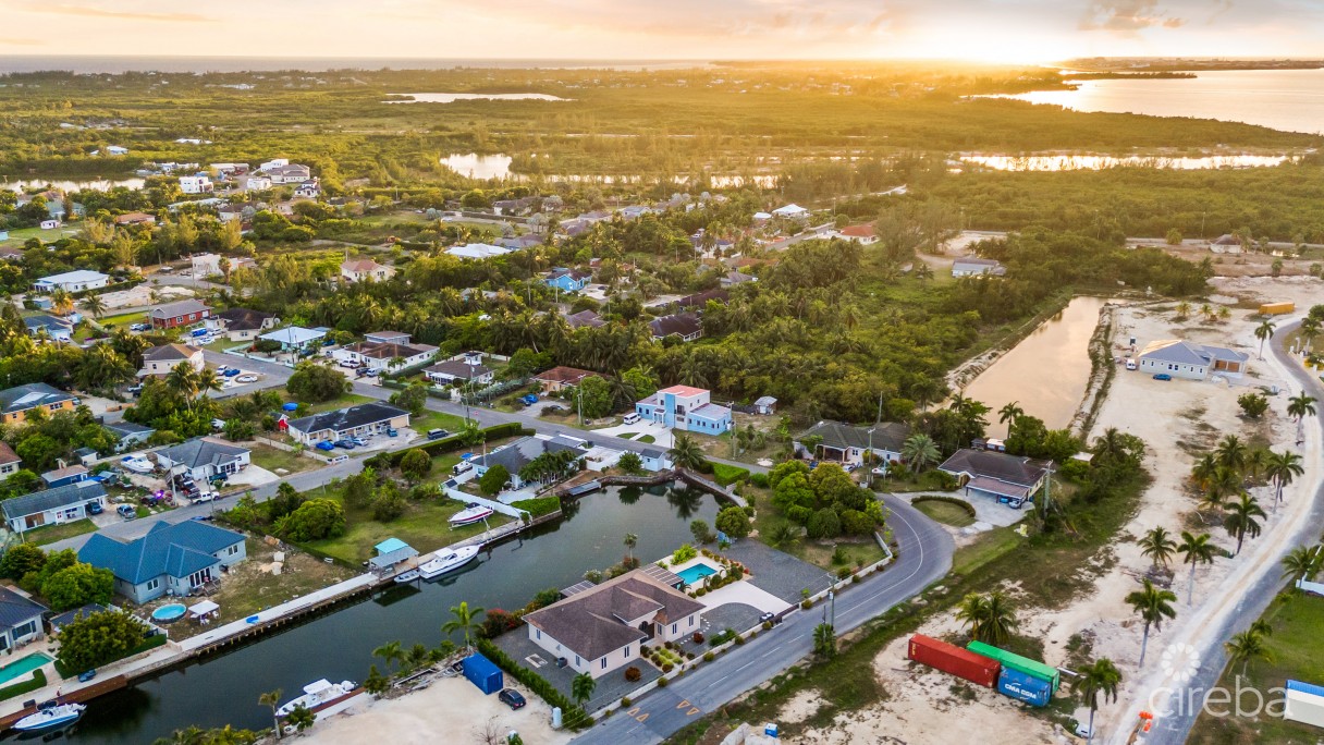 Fully Remodeled 3br Family Home In North Sound Estates - Image 33