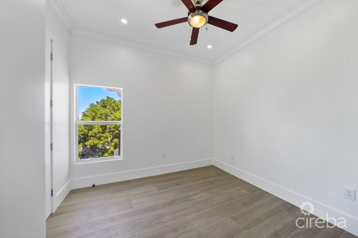 Turnberry  East #3 , Crystal Harbour - Image 18