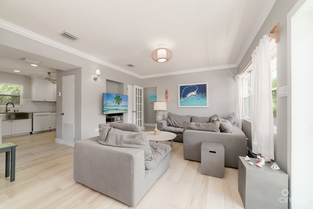 Winterhaven Beachfront 3 Bed - Image 1