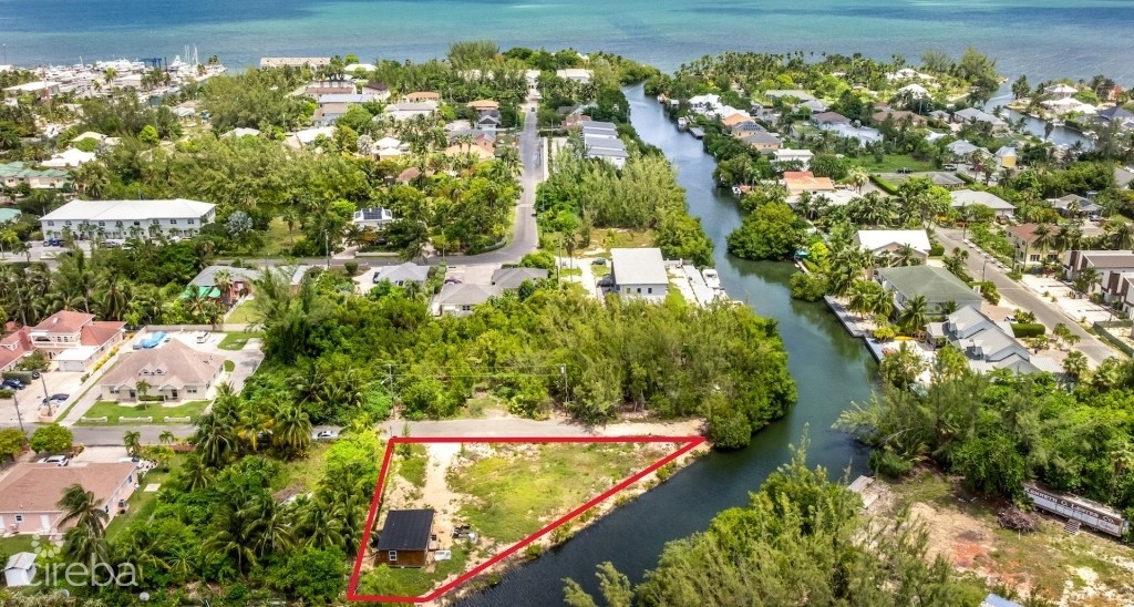 Chinaberry Drive Canal Front Lot - Image 4